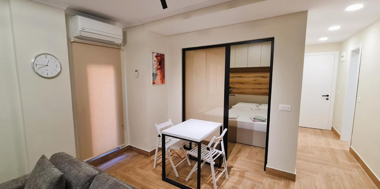 2V1 - Center Apartment 4 Tiranë Eksteriør bilde
