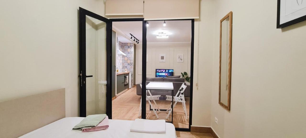 2V1 - Center Apartment 4 Tiranë Eksteriør bilde