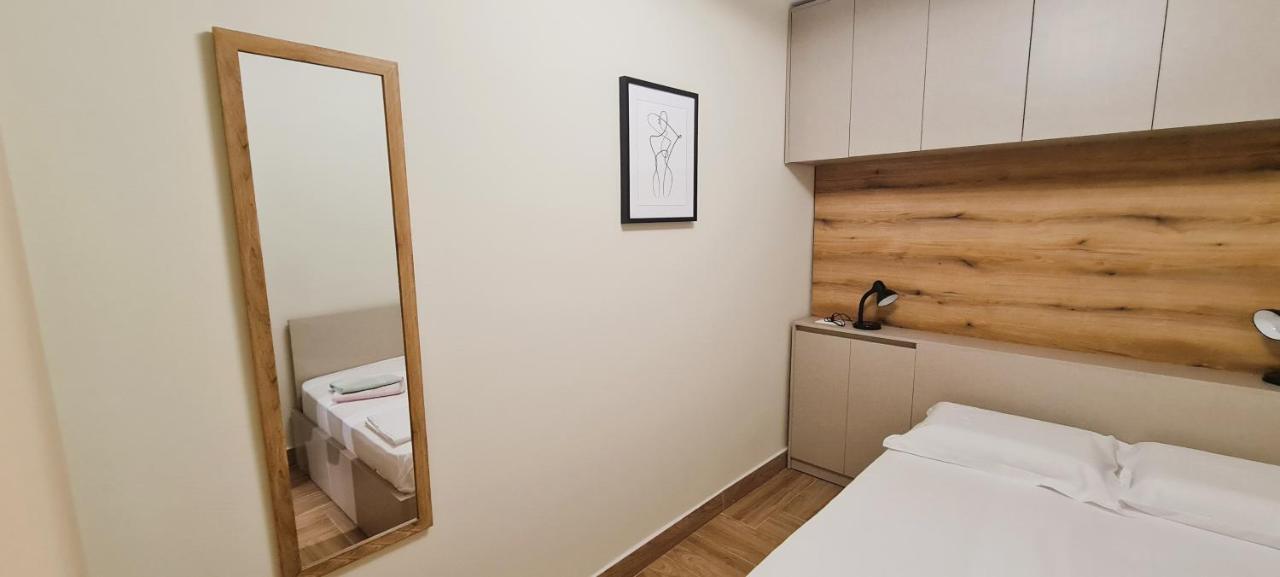 2V1 - Center Apartment 4 Tiranë Eksteriør bilde